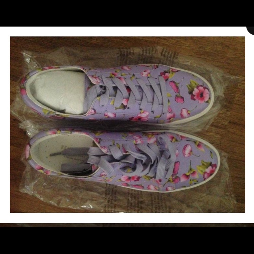 NWT Kenneth Cole Sneakers